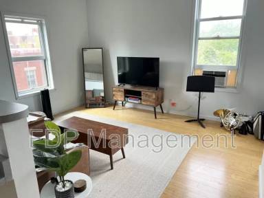 Main picture of 488 E Main St