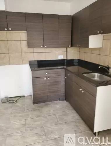 Main picture of 1360 W Touhy Ave