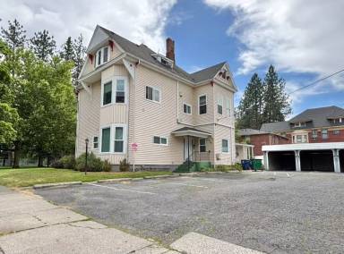 Main picture of 176 S Chestnut St