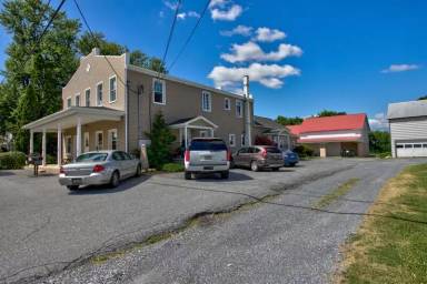 Main picture of 153 Chestnut St