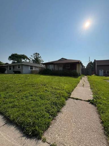 Main picture of 5828 N 80th St