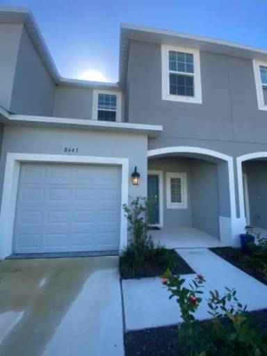 Main picture of 8445 Lunar Skye St