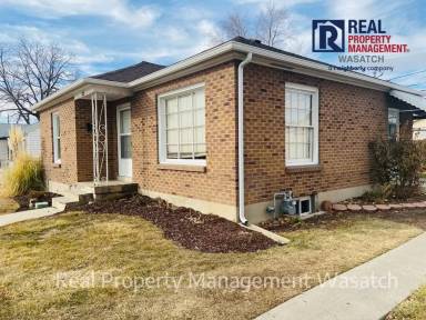 Main picture of 945 E Elgin Ave