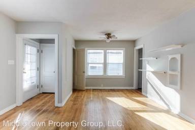 Main picture of 2309 N Maplewood Ave