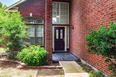 Main picture of 2216 Heatherton Pl