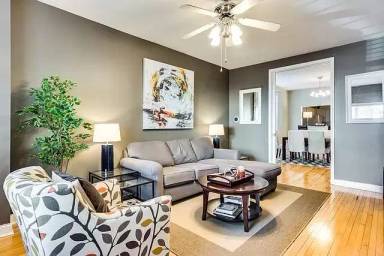 Main picture of 2119 W Fletcher St