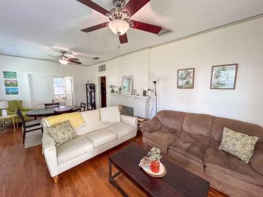 Main picture of 411 SW 10th St