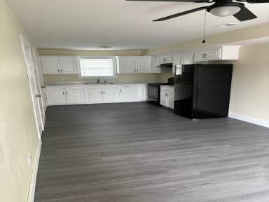 Main picture of 206 Honeysuckle Ln