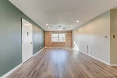 Main picture of 160 Cumberland Park Ct