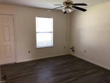 Main picture of 110 N Sanders St