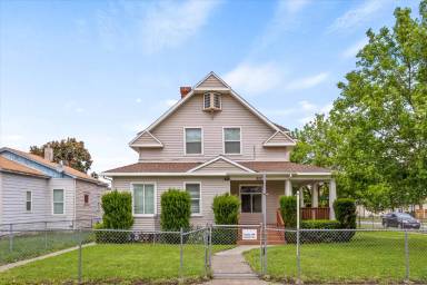 Main picture of 902 W Mansfield Ave
