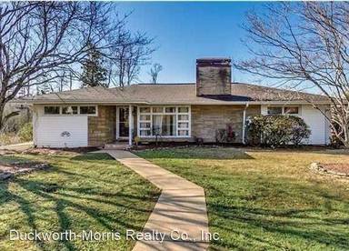Main picture of 15 Windsor Dr