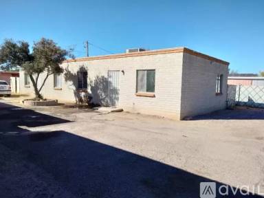 Main picture of 446 E Calle Arizona