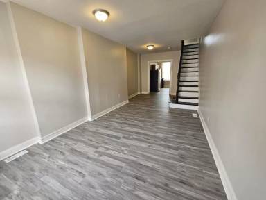 Main picture of 806 N Curley St