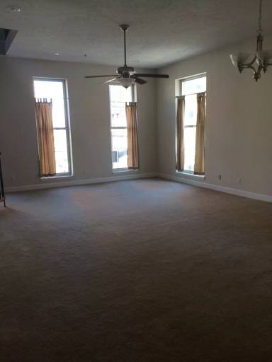 Main picture of 200 S Walnut St
