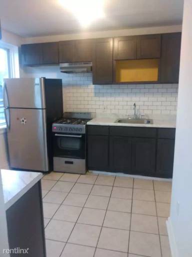 Main picture of 104 S Essex Ave