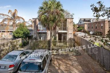 Main picture of 300 Lilac St