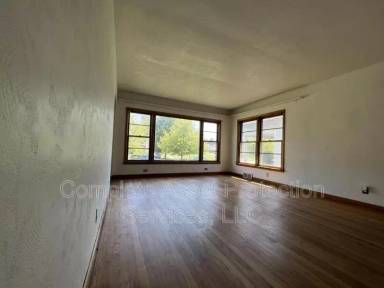 Main picture of 7542 Monroe Ave