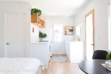 Main picture of 2704 1/2 Bellevue Ave