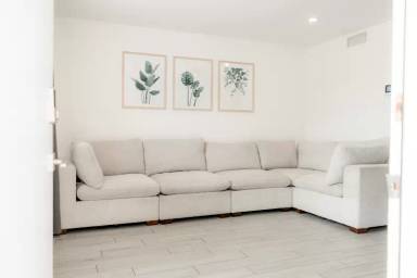 Main picture of 1022 W 9th St