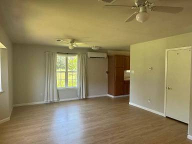 Main picture of 305 Wilson St