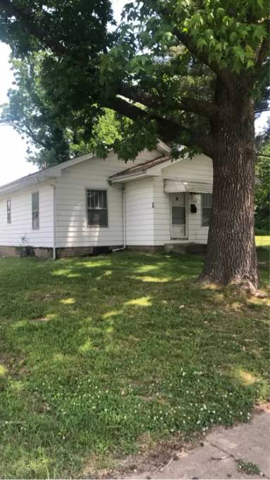 Main picture of 1100 W White St