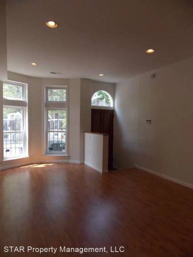 Main picture of 438 E 22nd St