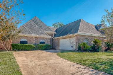 Main picture of 2919 Pepper Wood Dr