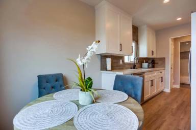 Main picture of 810 Island Ct