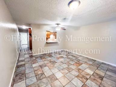 Main picture of 2533 W Sycamore Ave