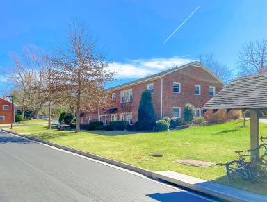 Main picture of 114 Hearthstone Dr