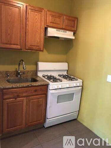 Main picture of 2999 Washington St
