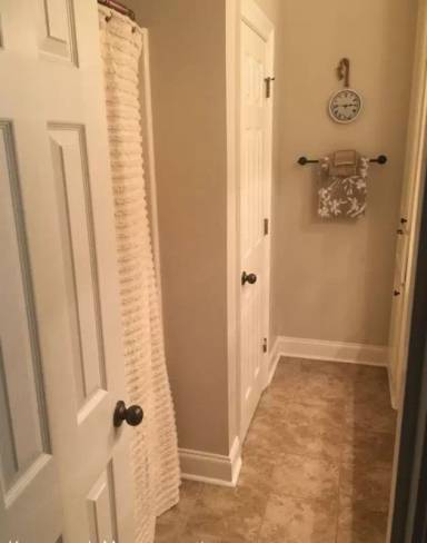 Main picture of 70 Greenleaf Dr