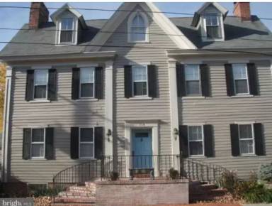 Main picture of 118 N Water St