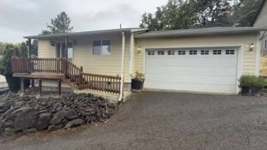 Main picture of 1384 NE Ridge Ave