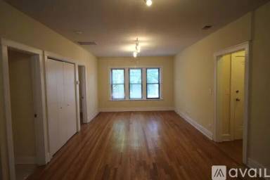 Main picture of 3715 N Leavitt St