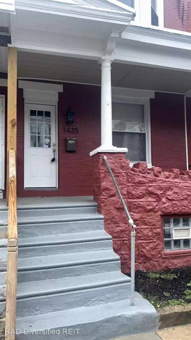 Main picture of 1435 N Hobart St