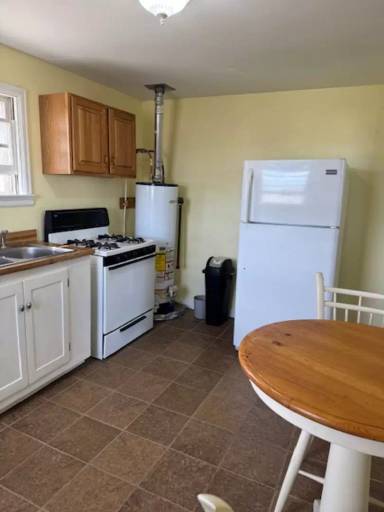 Main picture of 2421 Adrian Ave