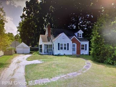 Main picture of 1046 E Sunshine St