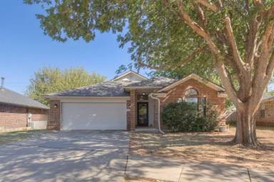 Main picture of 1805 E View Dr