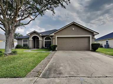 Main picture of 664 Lady Lake Rd W