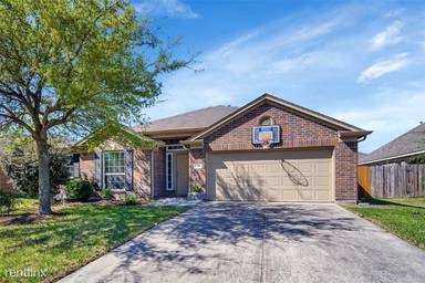 Main picture of 9931 Climbing Tree St