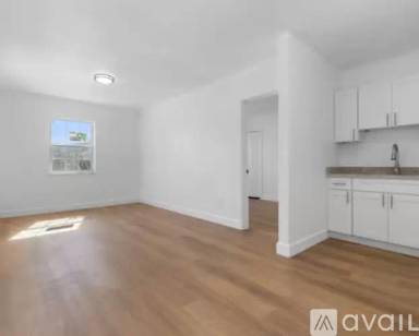 Main picture of 2901 N Albany Ave