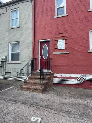 Main picture of 90 E 8th Ave