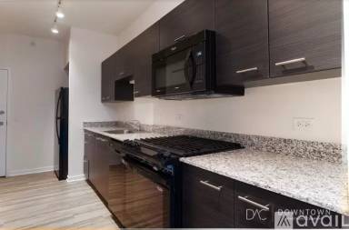 Main picture of 746 N La Salle Dr