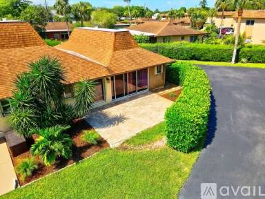 Main picture of Palm View Dr