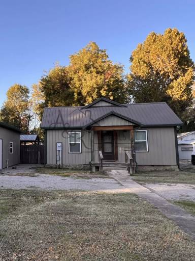 Main picture of 204 W Leighton St