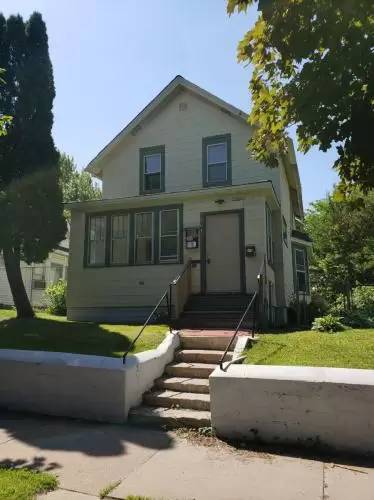 Main picture of 904 4th St E