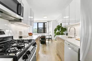 Main picture of 628 99 Stree