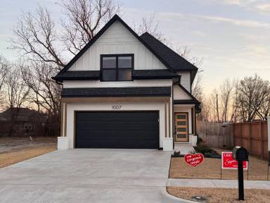 Main picture of 1007 E Delmar Pl